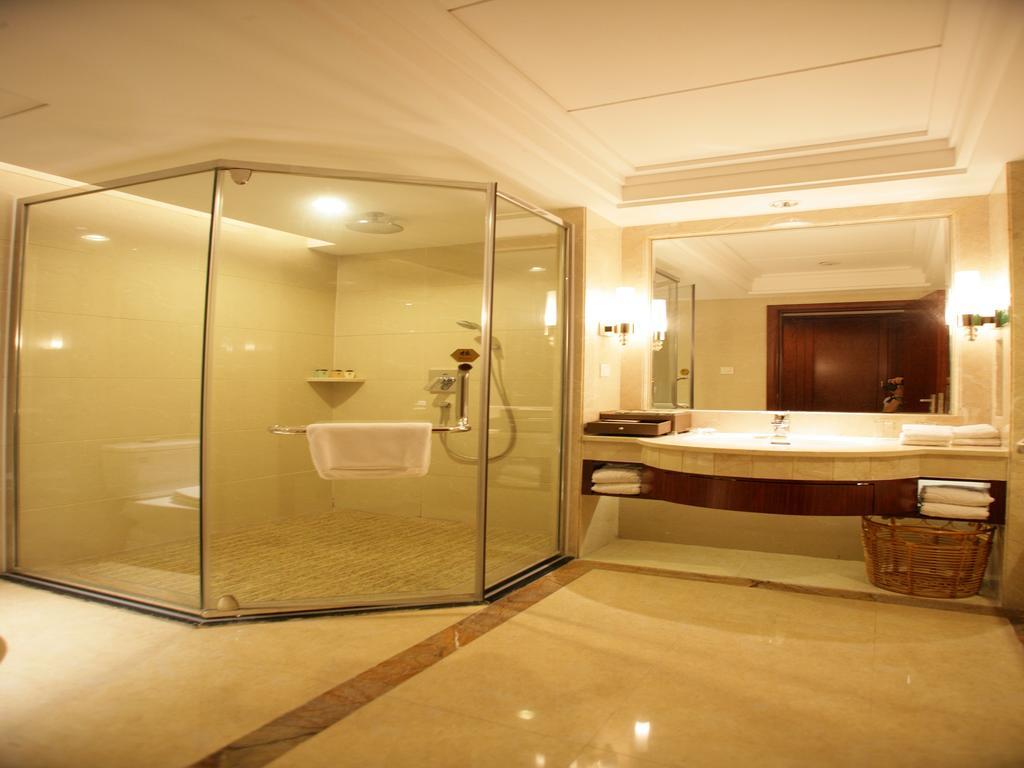 Dongguan Huilihua Hotel Экстерьер фото
